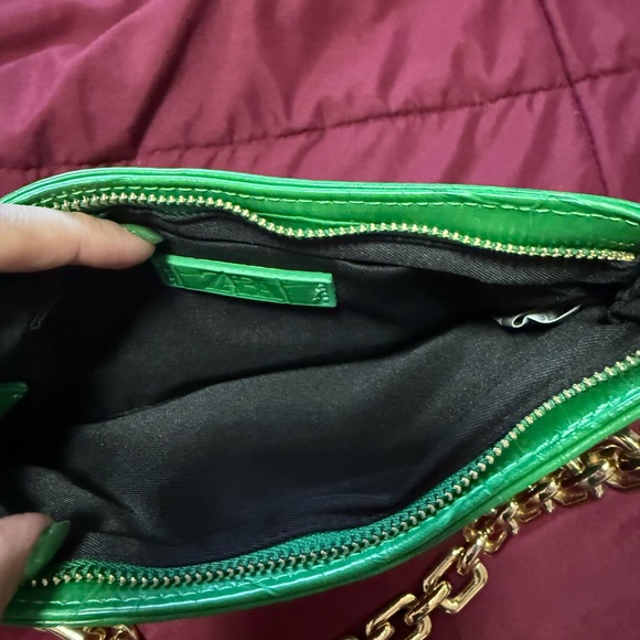 Zara Emerald Croc-Embossed Shoulder Bag with Gold Chain - Picture 3 of 6